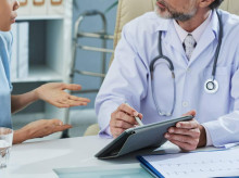 sociedad/20260618/medicos-inician-contactos-gobierno-homologaciones-titulos-medicos-extracomunitarios_429998