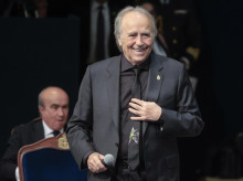 cultura/20260512/joan-manuel-serrat-recibe-premio-honor-academia-musica_416809