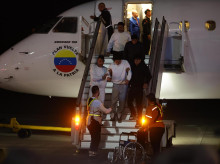 internacional/20260929/supremo-eeuu-autoriza-temporalmente-deportaciones-inmigrantes-ilegales-terceros-paises_464259
