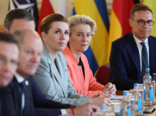 internacional/20260827/von-der-leyen-viaja-groenlandia-defender-dinamarca-mientras-ignora-espana-ataque-marroqui_452738