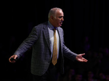 internacional/20261001/kasparov-dice-probablemente-objetivo-complot-asesinarlo-eeuu_465184