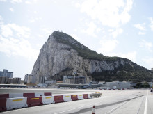espana/andalucia/cadiz/20260928/aeropuerto-linea-juzgan-cinco-gibraltarenos-colar-inmigrantes-marroquies-espana_463434