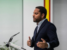 espana/20260424/vox-matiza-prioridad-nacional-beneficiara-tambien-extranjeros-nacionalidad-adquirida_410522