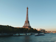 sociedad/20260908/trabajadores-torre-eiffel-huelga-esconder-empleadas-visita-hindu_456317