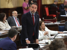 espana/baleares/20260929/consejero-vivienda-agita-fondos-buitres-pisos-gobierno-aves-rapaces-andan-sede_463891