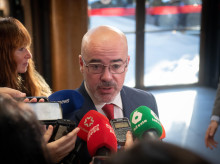 espana/madrid/20261025/dimite-delegado-gobierno-madrid-quedarse-fuera-listas-psoe_473649
