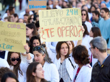 sociedad/20260807/medicos-lanzan-ultimatum-monica-garcia-amenazan-huelga-indefinida-verano_447451