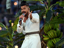 cultura/20260522/ricky-martin-sufre-ataque-gas-lacrimogeno-concierto-montenegro_420450