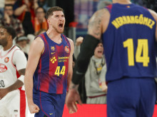 deportes/baloncesto/20260603/barca-coral-toma-ventaja-cuartos-arrollando-ucam-domicilio_424463