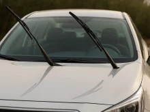 motor/20260226/broma-advertencia-precaucion-hay-tener-levantan-limpiaparabrisas-coche_389474