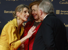 gente/20260228/look-yolanda-diaz-goya-desafia-mala-suerte-vestido-amarillo-chapa-palestina-libre_390711