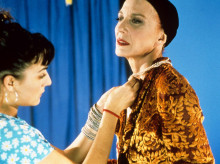 cine-tv-series/20260302/muere-jose-maria-cossio-disenador-vestuario-peliculas-almodovar_391236