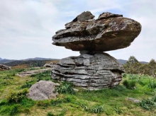 espana/galicia/20260308/capricho-naturaleza-solo-veras-galicia150-toneladas-equilibrio-desafian-gravedad_392464