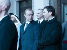 cine-tv-series/20260307/mago-kremlin-retrato-terribles-ivanes-segundo-plano_393081