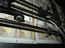 economia/20260308/euro-cae-fuerza-guerra-iran-mientras-inversores-buscan-refugio-dolar_393407