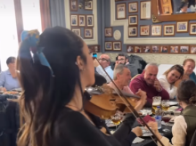 espana/comunidad-valenciana/20260308/toca-himno-valenciano-restaurante-queda-palabras-reaccion-clientes_393510