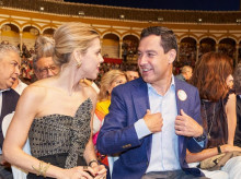 gente/20260309/historia-amor-juanma-moreno-manuela-villena-dura-22-anos_393960