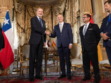 espana/casa-real/20260310/nuevo-presidente-chile-recibe-rey-ministro-exteriores-mientras-albares-queda-espana_394349