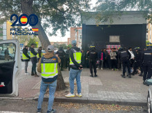 espana/andalucia/sevilla/20260311/policia-nacional-cierra-barrio-sevilla-donde-vecinos-hacen-frente-gorrillas_394769