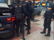 espana/galicia/20260920/discusion-familiar-fuga-temeraria-coruna-intenta-atropellar-hijos-enfrenta-policia_460740