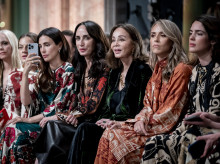 gente/20260318/isabel-preysler-sofia-palazuelo-invitadas-elegantes-front-row-desfile-johanna-ortiz_397307