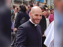 espana/andalucia/malaga/20260323/sacerdote-malaga-hace-viral-denuncia-expulsado-hospital-llevar-alzacuellos_398964