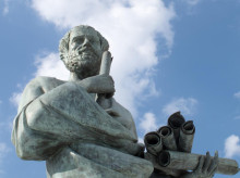 cultura/20260329/aristoteles-filosofo-dignidad-no-consiste-poseer-honores-merecerlos-cns_399239