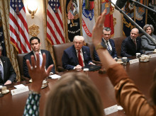 sociedad/20260327/trump-prohibe-tener-politicas-diversidad-empresas-contratistas-gobierno-eeuu_400762