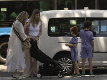 familia/20260327/asi-funcionan-siete-ayudas-familias-hijos-espana-puedes-pedir-este-2026-cns_400838