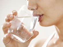 salud-y-bienestar/salud/20260822/fisiologo-alerta-impacto-beber-poca-agua-concentracion-animo-cns_400588