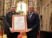 espana/castilla-y-leon/20260327/parroco-manuel-flaker-personaje-singular-semana-santa-leon-huella-humana-social_400994