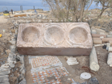 historia/20260405/hallan-bloque-marmol-unico-hippos-podria-reescribir-historia-bautismo-cristiano_403530