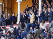 espana/casa-real/20260405/emocion-rey-juan-carlos-maestranza-sevilla-himno-nacional-ovacion-brindis_403515