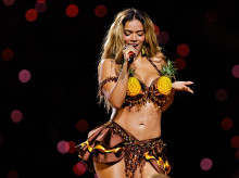 cultura/20260410/karol-g-denuncia-amenazas-quitarle-visado-critica-ice-festival-coachella_405456