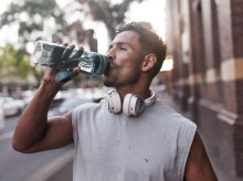 salud-y-bienestar/salud/20260414/como-limpiar-botellas-agua-reutilizables-evitar-enfermar-mohos-bacterias_406090