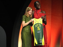 deportes/baloncesto/20260414/awa-fam-logra-numero-3-draft-wnba-lidera-noche-historica-baloncesto-espanol-femenino_406683