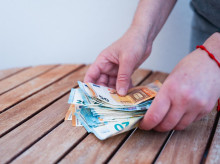 economia/20260415/subsidio-mayores-52-anos-sepe-avisa-debes-revisar-bien-renta-estas-cobrando-cns_407094