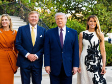 gente/20260415/maxima-holanda-conquista-florida-entre-brillo-silencio-sobre-donald-trump_407187