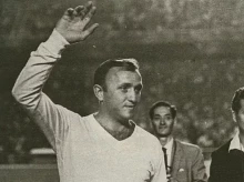 obituarios/20260416/zaguero-leyenda-madrid-seleccionador-algo-decepcionante_407336