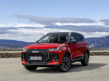 motor/20260416/ebro-s700-hev-224-cv-etiqueta-eco-precios-desde-28990-euros-suv-hibrido-espanol_407393