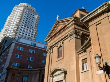 religion/20260416/iglesia-barroca-madrid-escondida-entre-rascacielos-atesora-privilegio-papal-desde-1909_407486