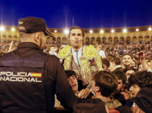 cultura/20260416/morante-confirma-como-rey-indiscutible-toreo-faena-historica-maestranza_407673