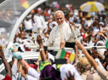 religion/vaticano/20260417/papa-lee-homilia-frances-e-ingles-hay-pan-todos-da-todos-no-toma-mano-acapara_408005