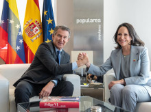 espana/20260417/claves-foto-feijoo-maria-corina-machado-rey-bandera-7-estrellas_408081