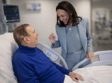 internacional/20260417/edmundo-gonzalez-ausente-acto-maria-corina-machado-madrid-estar-hospitalizado_408247