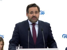 espana/castilla-la-mancha/20260420/paco-nunez-celebra-acuerdo-pp-vox-garantizar-voluntad-extremenos-urnas_408822