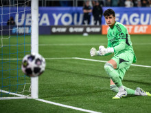 deportes/futbol/20260421/asi-javi-navarro-courtois-valdebebas-cuenta-primer-equipo-real-madrid_409146