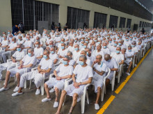 internacional/20260421/juicio-masivo-desde-prision-400-cabecillas-mara-salvatrucha-ms13-salvador_409284