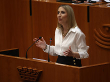 espana/20260422/ovacion-maria-guardiola-discurso-asamblea-extremadura_409518