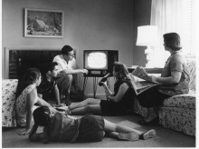 cultura/libros/20260426/vinculos-familiares-educacion-cine-television-cuando-pantalla-ensena-querer_409870